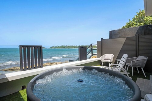 Balandras Beach House #4 | Beachfront w/ Hot Tubs