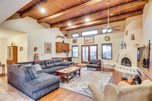 Stunning Sandia Mtn Views: Rio Rancho Retreat