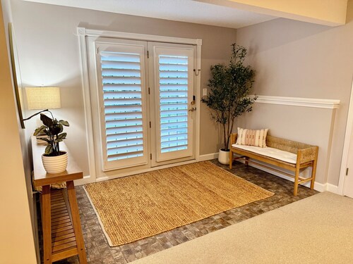 Charming Hearthstone Flat: Your Chic KC Hideaway