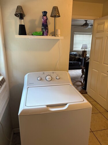 Rustic 2-bedroom house in fabulous Dunsmuir. Only 10 miles away from Mt. Shasta
