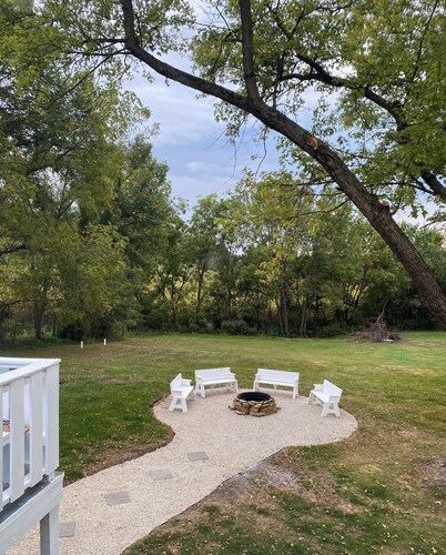 Home away from home right off the trail between Mineral Point and Darlington