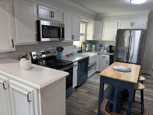 Remodeled 3 bedroom/2 bath house.  Sleeps 7. Availability for 12. Great Location