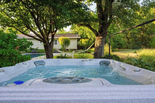 Glen Ellen Escape 5BR Retreat w/ Pool, Hot Tub, Hammocks & Vineyard Views
