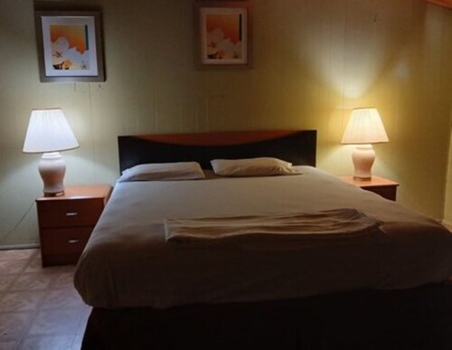 Capital O Pleasant Motel Grand Rapids Mi