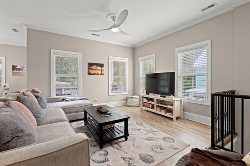 Seaside Serenity: Walk to the Beach, Cart to Golf, Litchfield in Pawleys Island