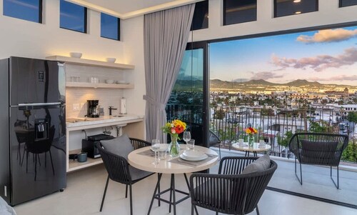 New 1BR Condo Near Marina and Downtown - Pool