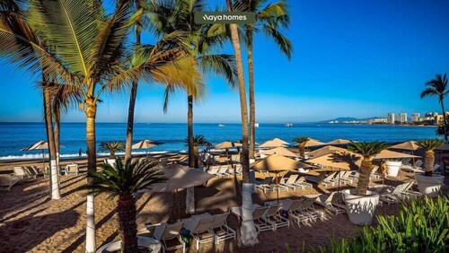 Oceanview 3BR Apt With Beach Access - Pools - Gym