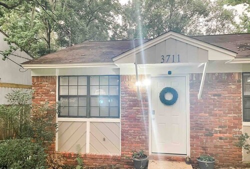 Serene, Private Two Bedroom Townhouse in East TLH