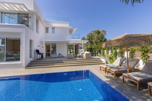 Protaras Leomi Seaview Villa