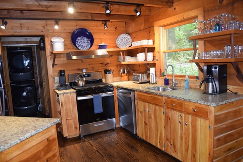 New Listing! Rustic Cabin in the Laurels, in town, pet-friendly