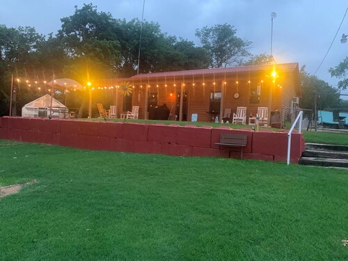 Cozy 2BR waterfront lake escape.