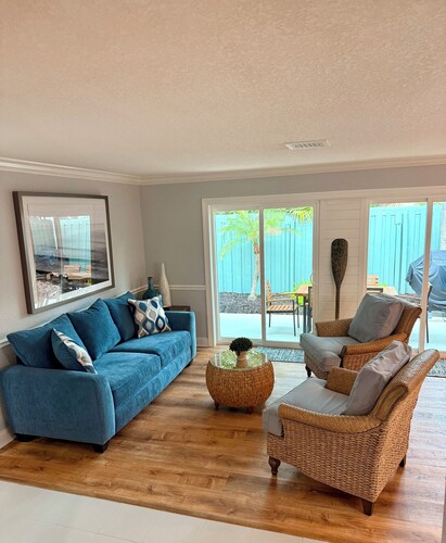 Gisella‘s Beach House II
Five minute drive to the beach