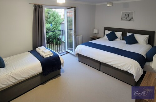 Charming 4-bedroom Stoke Gifford Retreat for 9 Guests