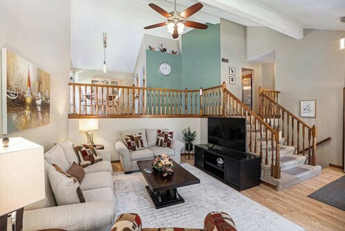 4-Bedroom Retreat with Outdoor Space & King Bed