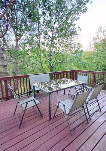 Cozy 3BR townhome with parking near Dulles Airport