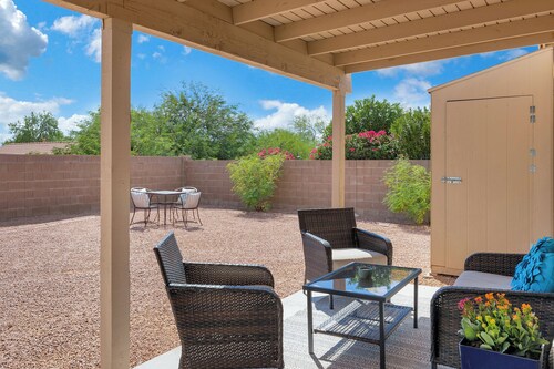 Delightful Vacation Home - Trails, Golf & Dining!