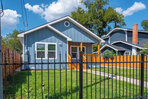 Enjoy 4br/3ba Comfort & Convenience Near Downtown!