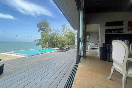 NOMIA GARDEN RETREATS