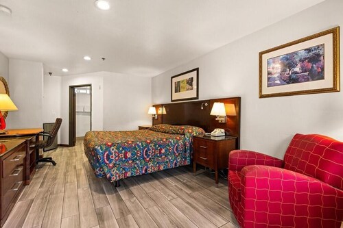 Paradise Lodge - Canoga Park