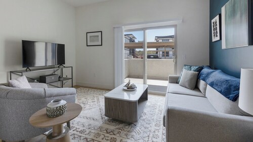 Landing Apartments Tucson near La Cholla Professional Park