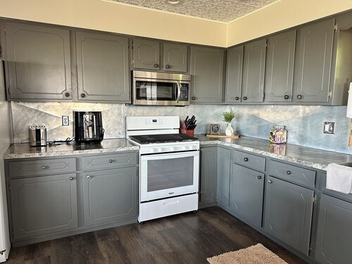 Valley View Hideaway - Charming 2-bedroom house