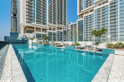 GLOBALSTAY. The Crest Tower C Apartments