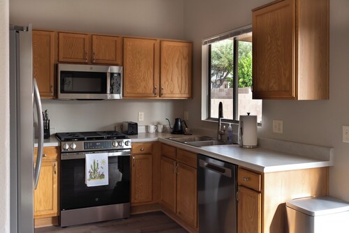 Quiet Escape- Family Getaway by Trails and Shopping