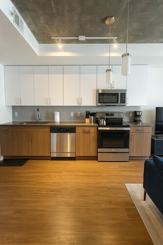 Birmingham Stay | 2BR w/ Rooftop Amenities