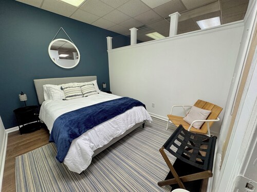 Heron’s Perch - Uptown Port Clinton, Jet Express, 5 minute walk to Beach