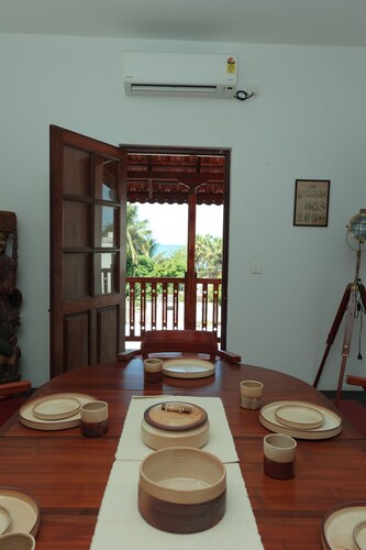 The Colonial Courtyard