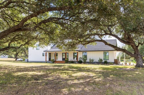 Windy Hill Retreat | Modern Farmhouse with Views, Cowboy Pool & Firepit