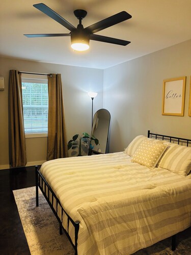 Forget your worries in this spacious guesthouse nestled in a quiet, wooded area.