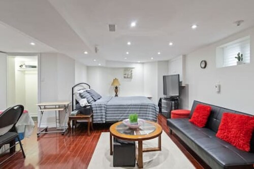 Cozy Corner Basement Suite in Mississauga