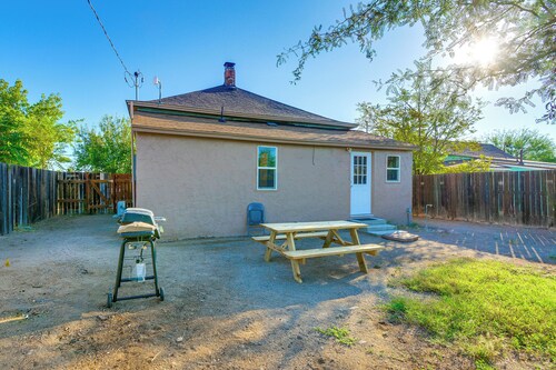 Walkable Location, Fenced Yard: Wickenburg Home!