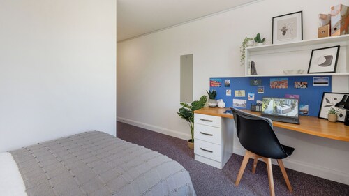 Riverside House by UTDM