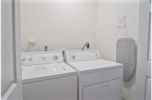 Comfy and Happy Stays Near Riverwalk and Downtown!