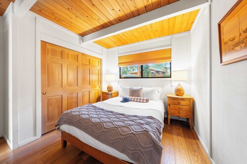 Classic A-frame Cabin w/ Hot Tub + Deck & Easy Access Near Ski + Lake Summit Haven by Avantstay