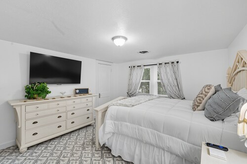 St. Louis Retreat With Game Room & Yard 3 Bedroom Home