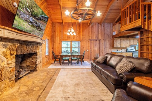 Cozy 2-bedroom cabin in charming Chatsworth, Georgia