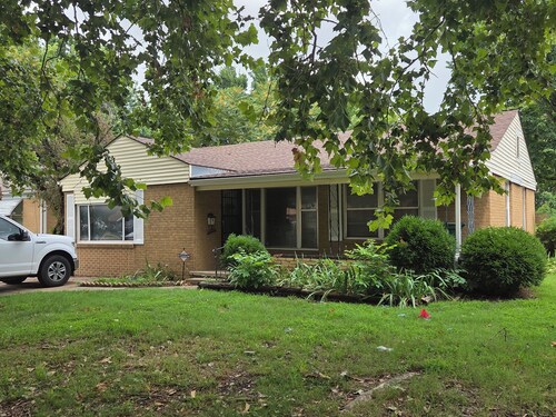 Charming 3-bedroom house in lovely Wichita with AC