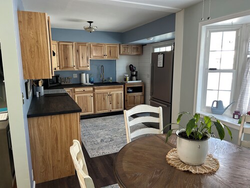 Charming 3-bedroom home on family-friendly quiet street in Warren