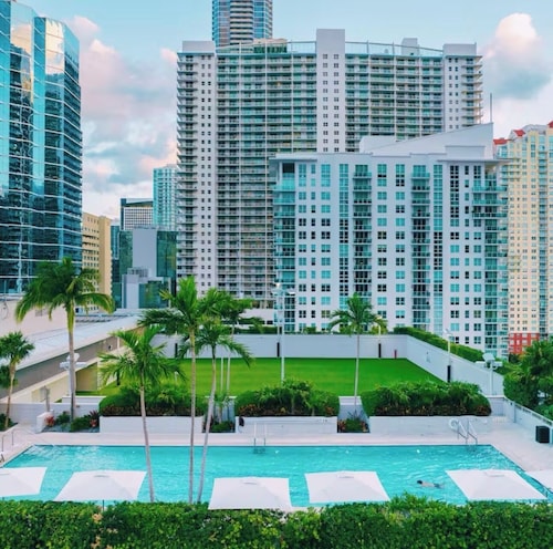 Brickell Sea View 2BR by Palermo Home