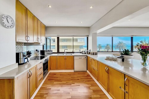 3bed Apartment in Cape Town w Views Ocean Outlook