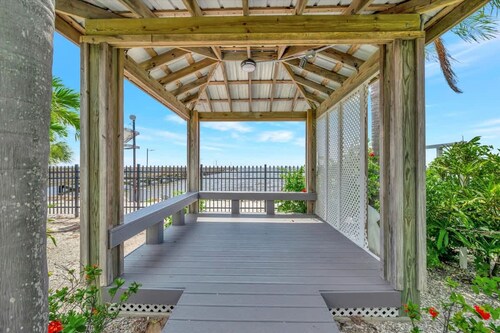 Palm Terrace Waterfront Htd Pool Hot Tub Tennis