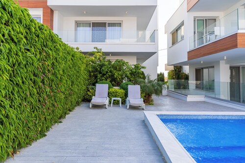 Valleria - 2 BR Apt W Pool in Larnaca