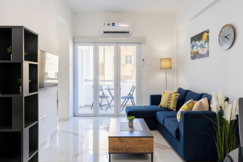 Vibe - 1 BR APt & Balcony in Larnaca