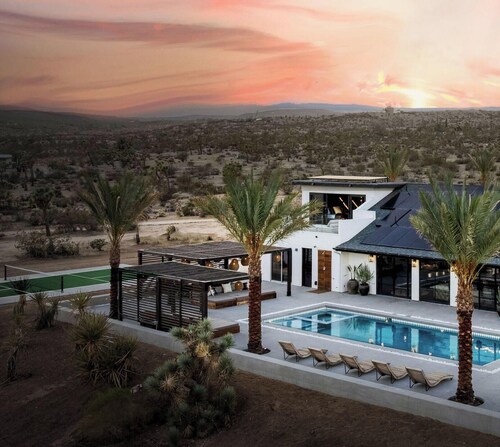 Iconic 6BR Desert Retreat w/ Pool, Pickleball & Fire Pit Joshua Tree Mansion by Avantstay