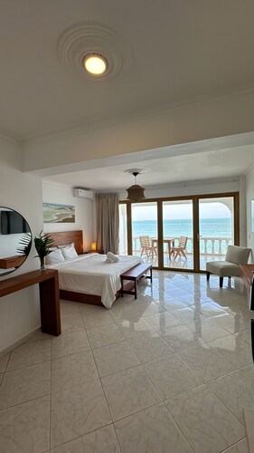 Ultra Infinity Hotel