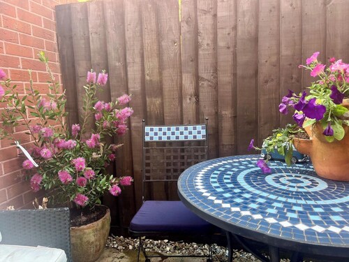 Entire Two Bedroom Detached Coach House