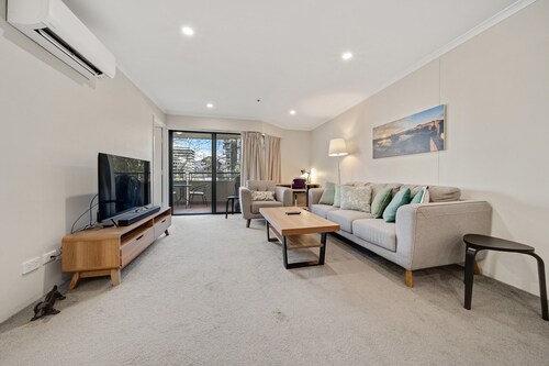 Central 2-bed Apartment With Pool, Gym and Spa